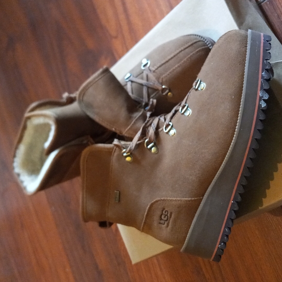 UGG Birch Lace Up boot - Picture 2 of 8